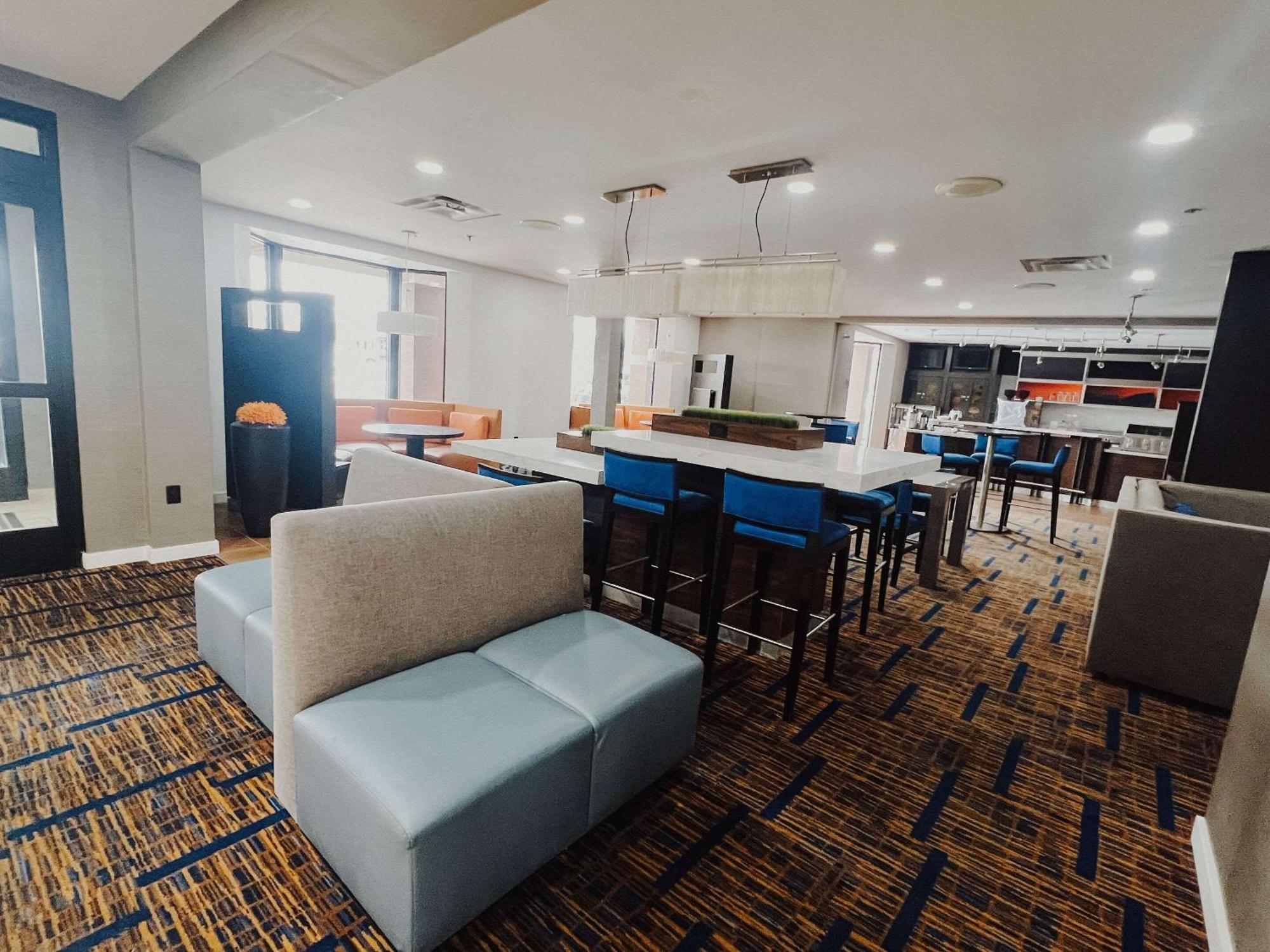 Country Inn & Suites By Radisson, Columbus-Edinburgh Extérieur photo