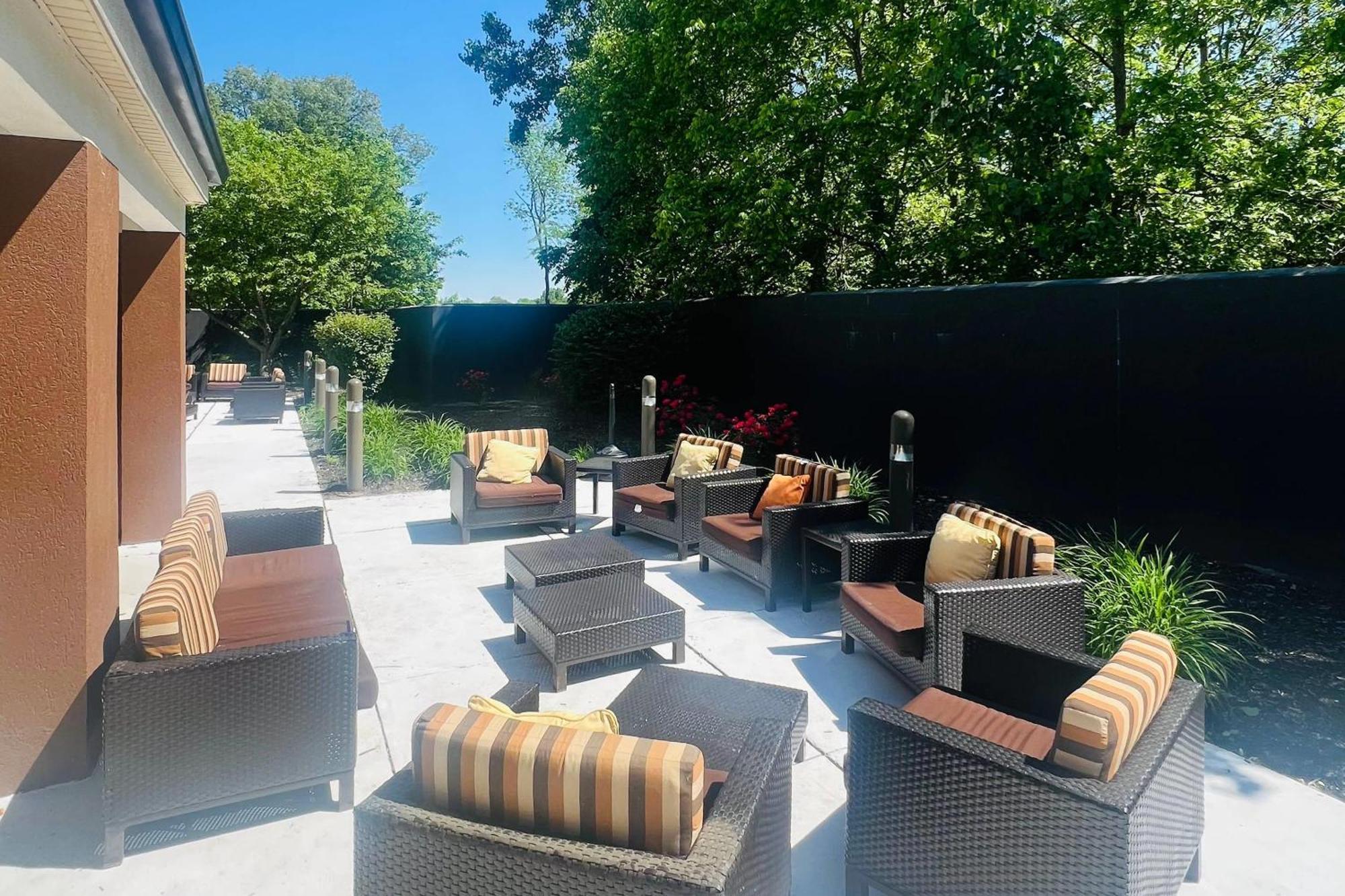Country Inn & Suites By Radisson, Columbus-Edinburgh Extérieur photo